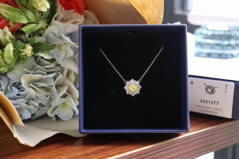 Swarovski Necklace 09yxq37